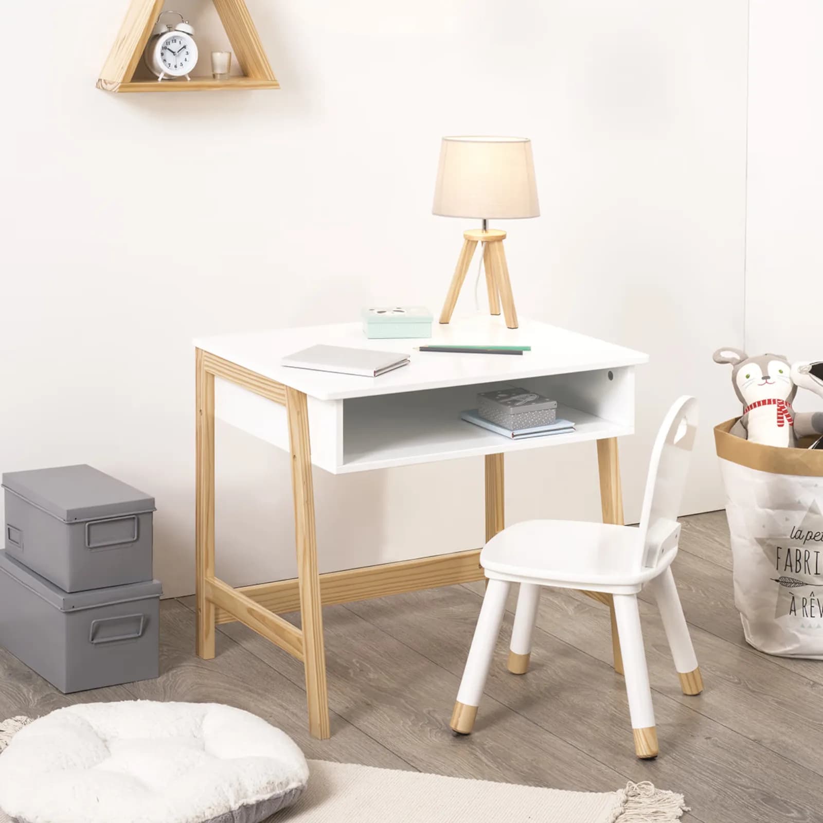 Scrivania per bambini 58x45 cm in legno bianco con gambe in legno naturale e vano portaoggetti - Aladin