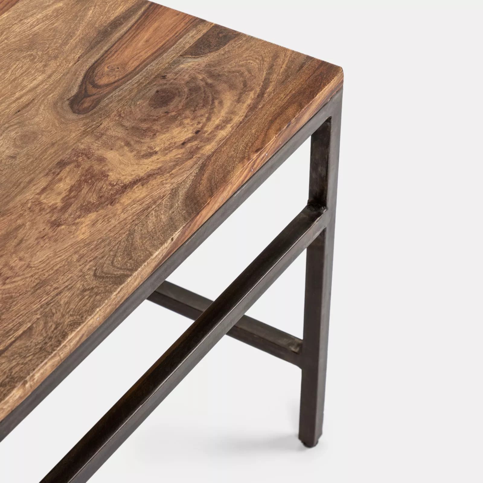 Sedia da interni in legno con gambe nere - Freia Acacia