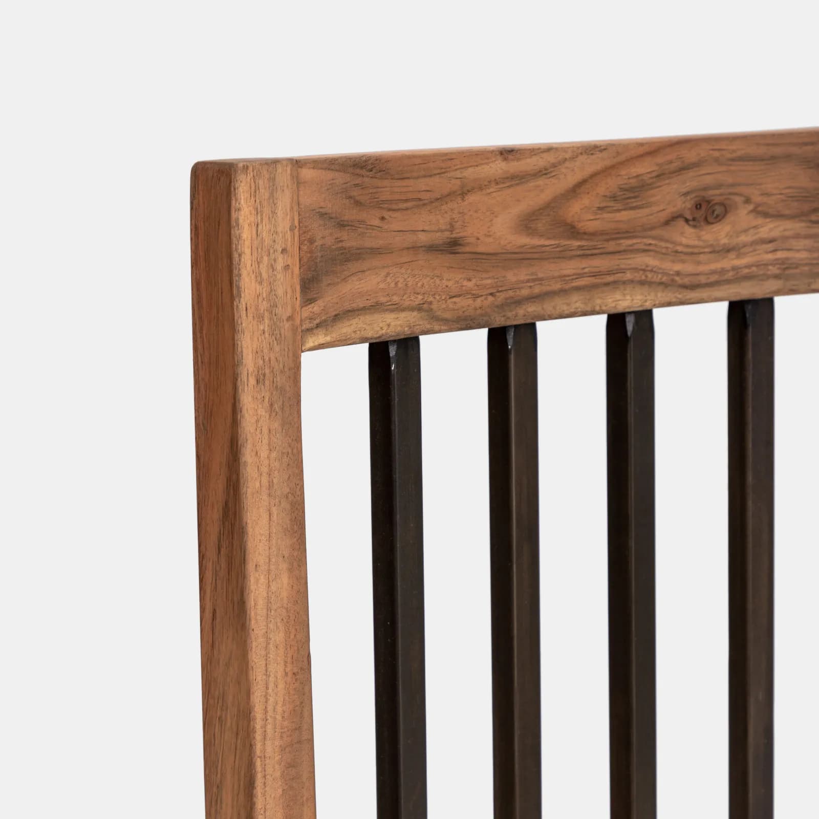 Sedia in legno con schienale alto - Freia Acacia