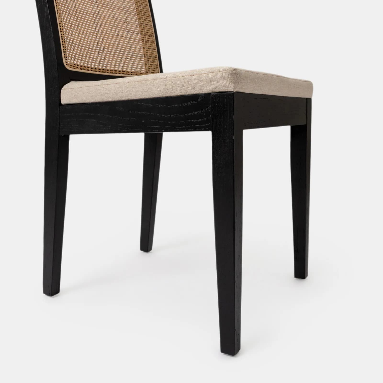 Sedia in legno di olmo nero con schienale in rattan e cuscino in tessuto beige - Bodin