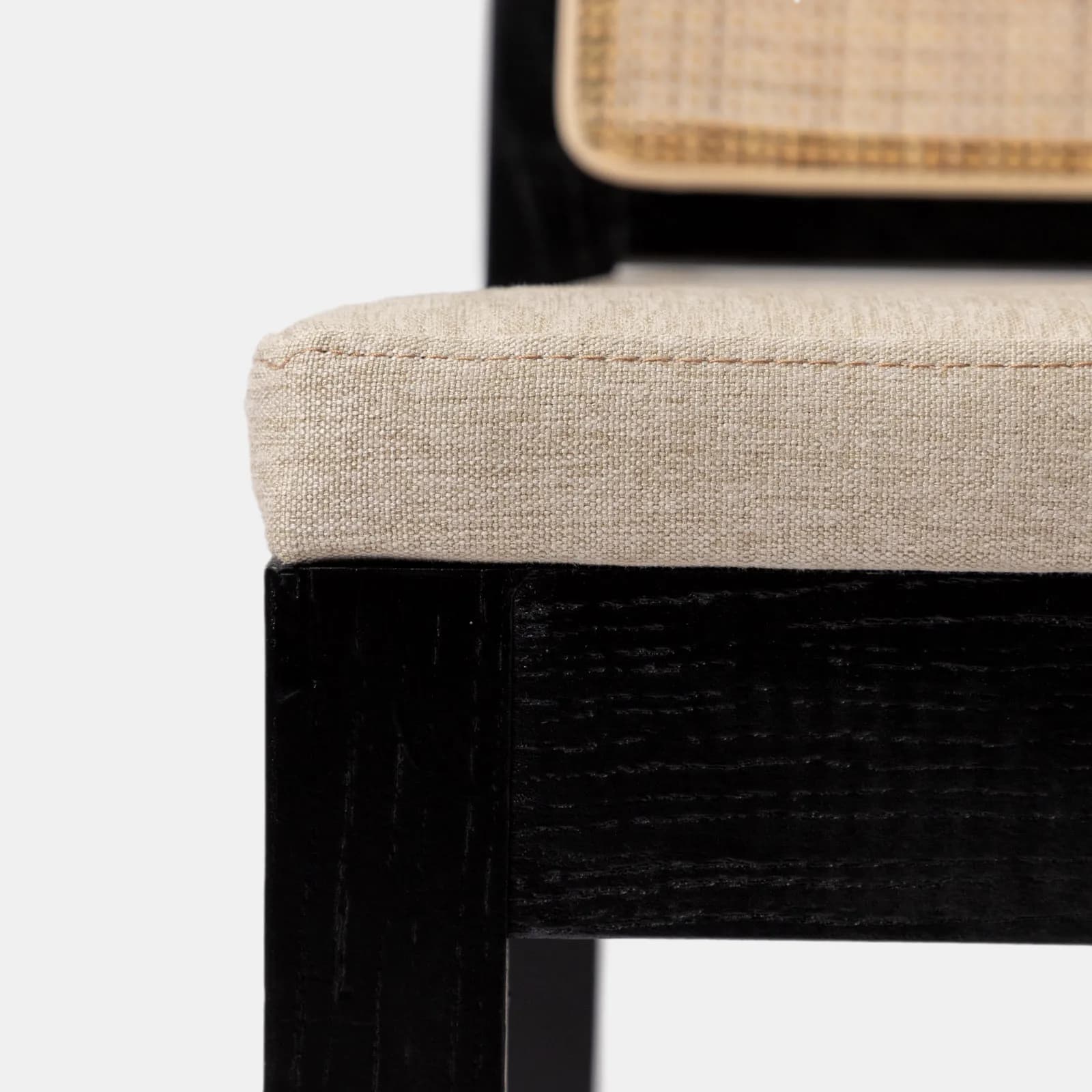 Sedia in legno di olmo nero con schienale in rattan e cuscino in tessuto beige - Bodin