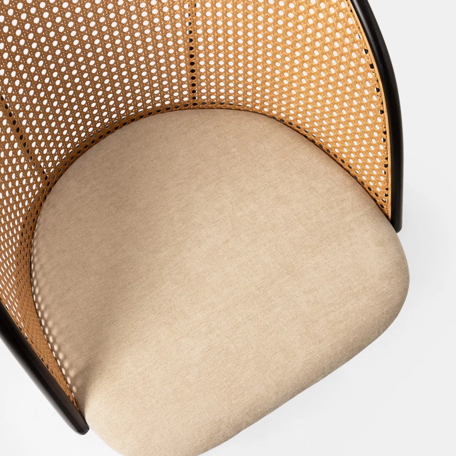 Sedia in tessuto tortora con schienale polyrattan naturale - Sloane