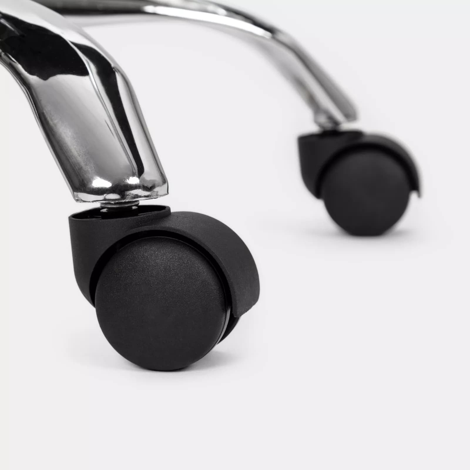 Poltrona da ufficio girevole in tessuto mesh nero e schienale traspirante con supporto lombare - Valchiria