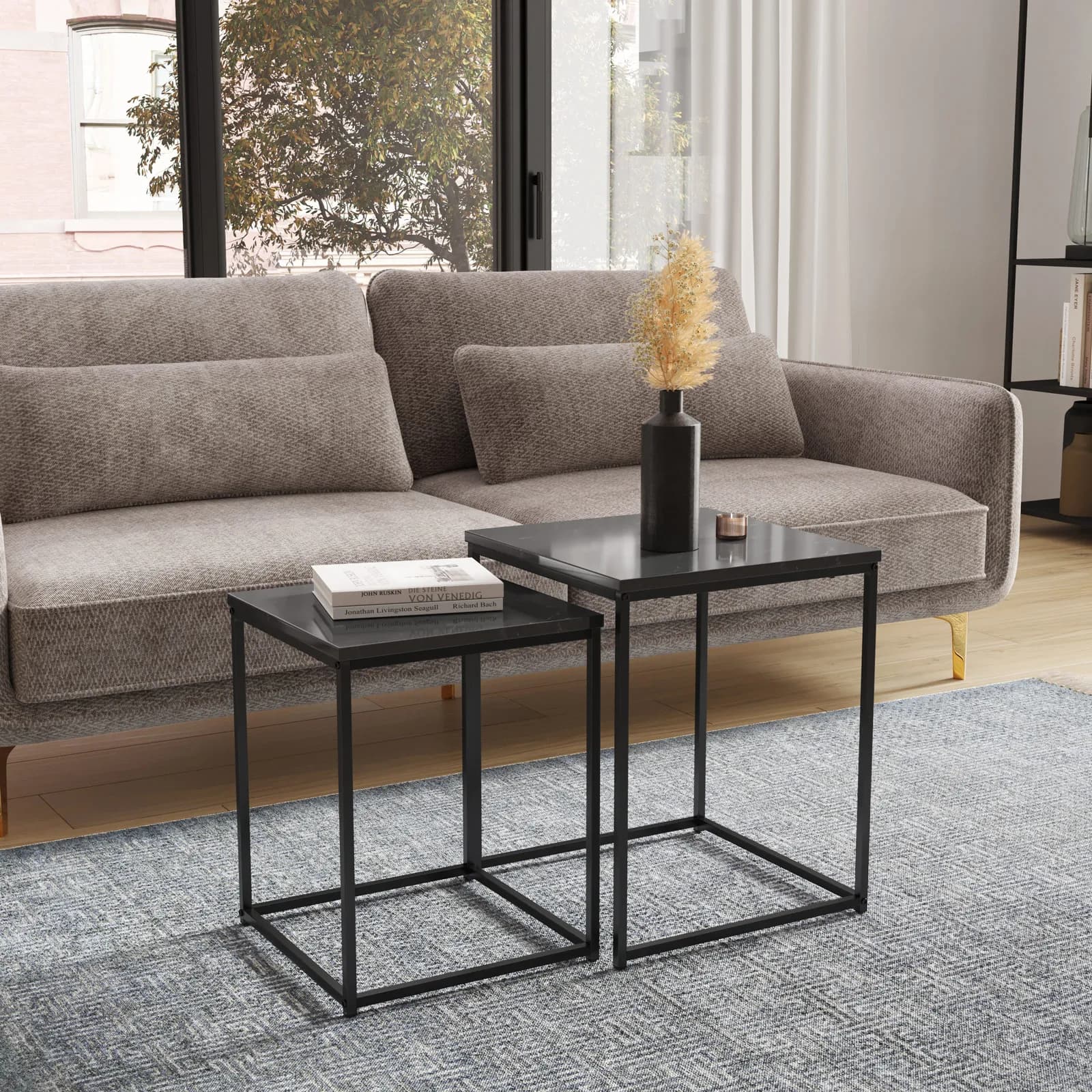 Set 2 tavolini sovrapponibili con top effetto marmo nero e gambe in acciaio nero - Emyl
