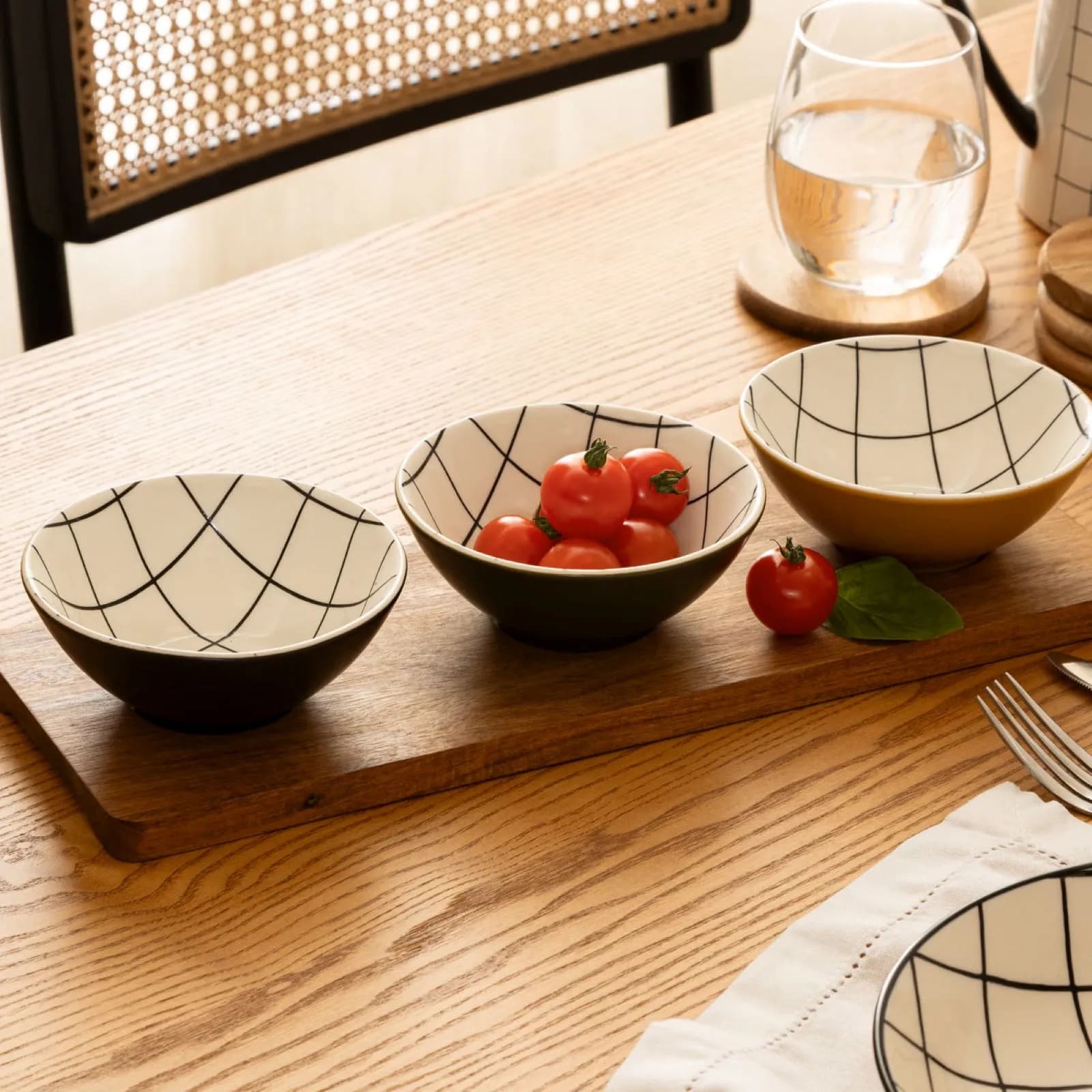 Set 4 accessori per aperitivo in legno di acacia naturale e ceramica multicolore