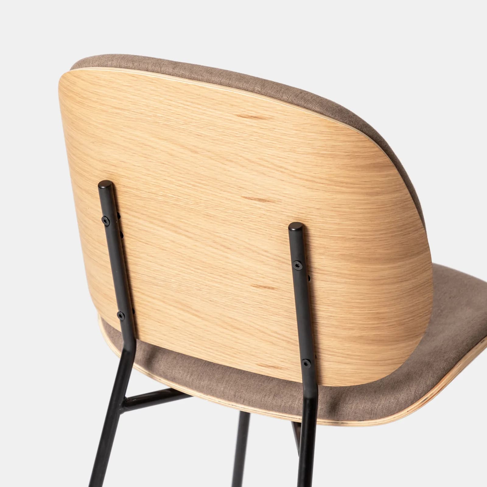 Set 2 sedie in plywood e tessuto tortora con gambe in metallo nero - Dream