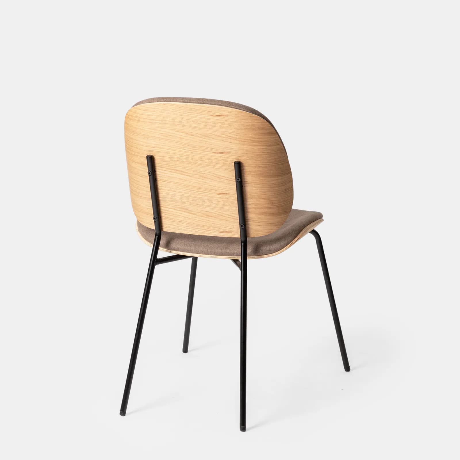 Set 2 sedie in plywood e tessuto tortora con gambe in metallo nero - Dream