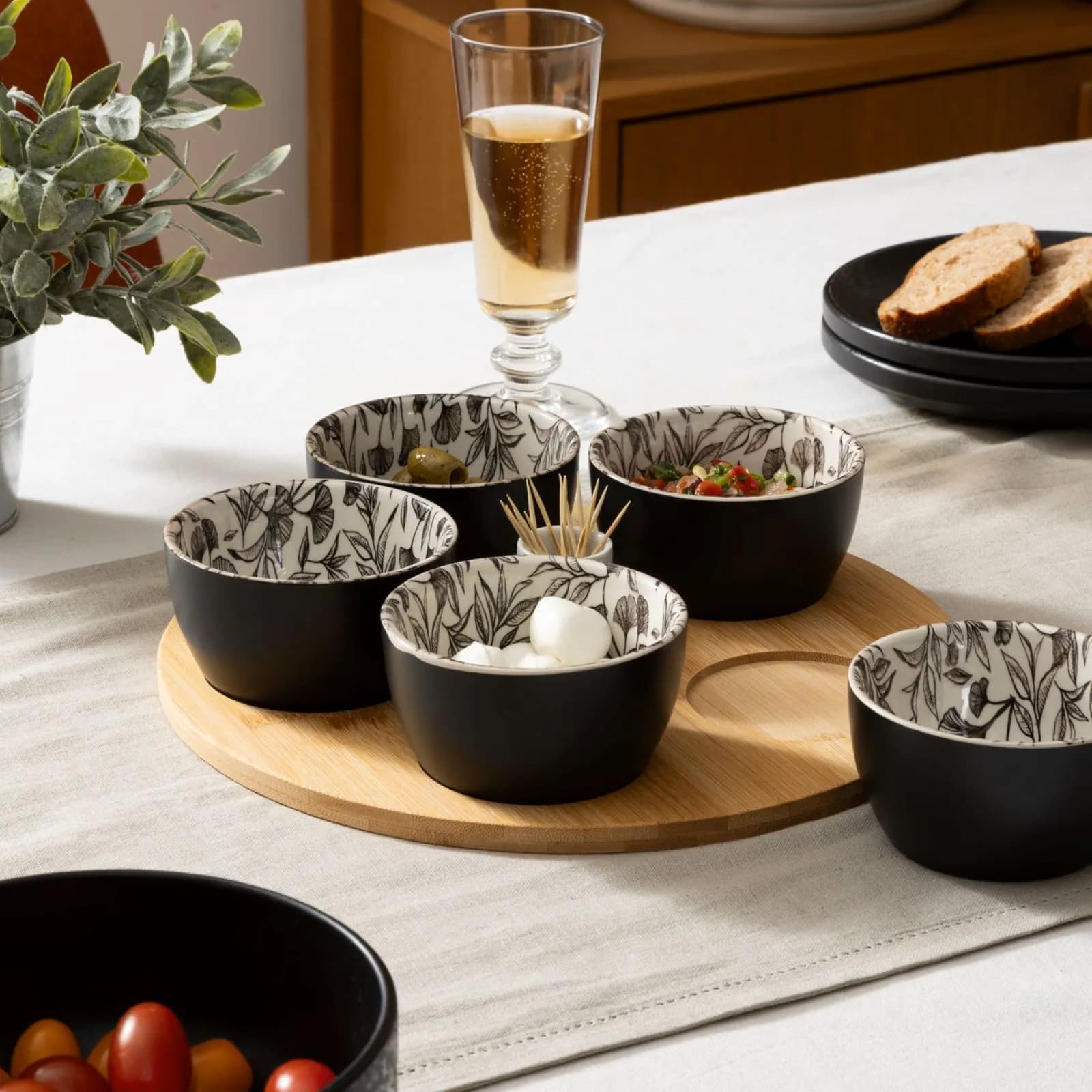 Set 7 accessori per aperitivo in bambù naturale e ceramica con portastecchini