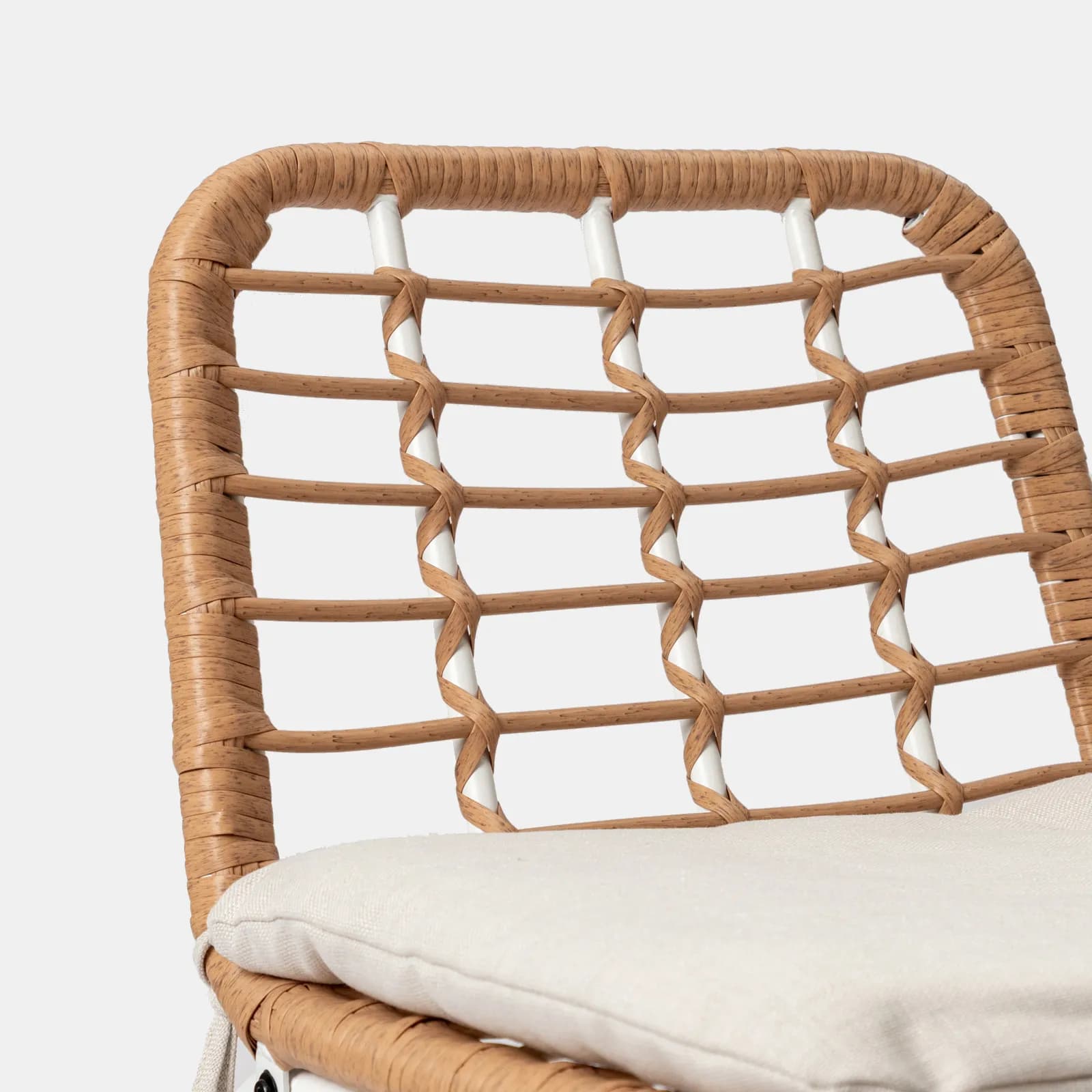 Set bistrot tavolo alto rotondo 70 cm e 2 sgabelli in acciaio bianco e polyrattan naturale - Griel