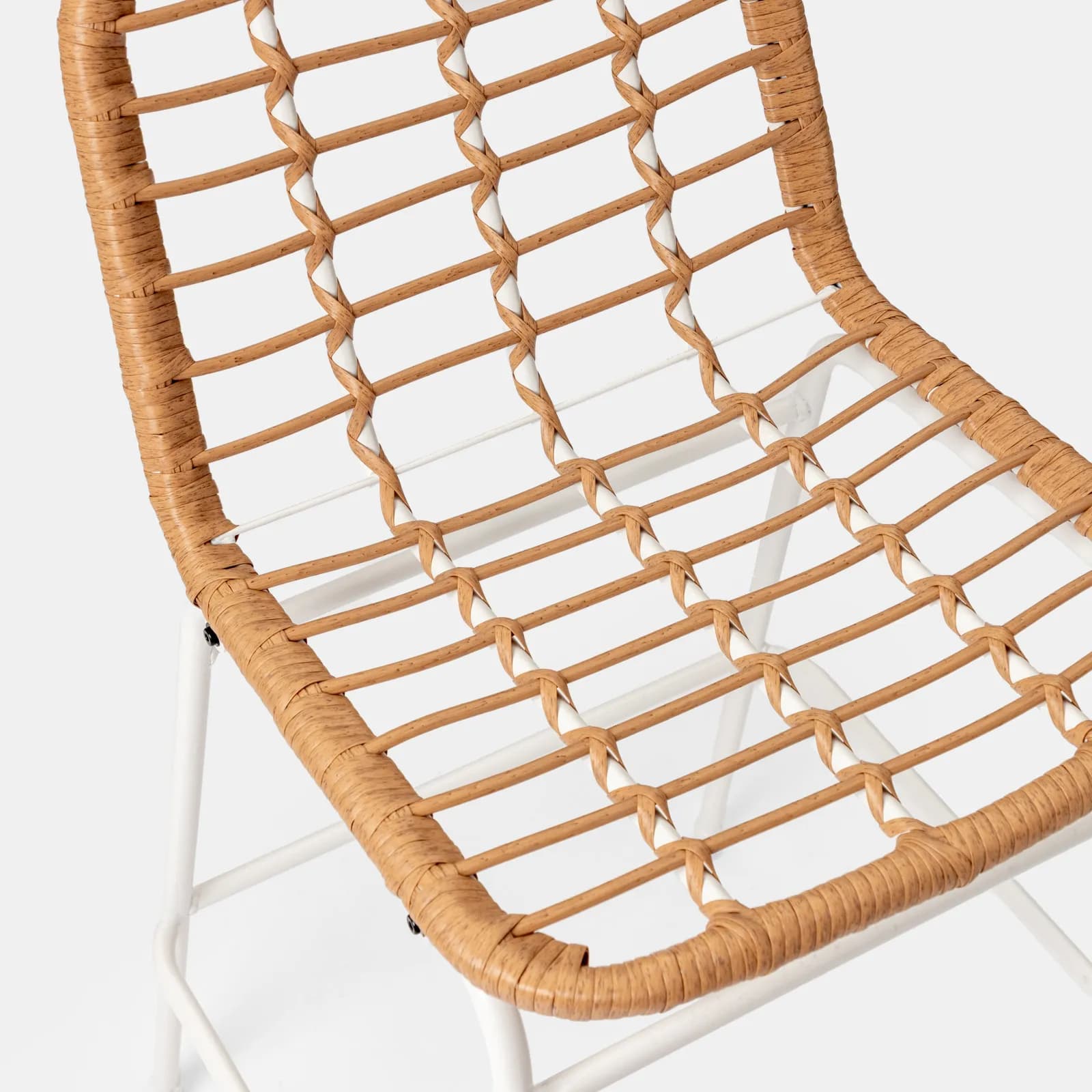 Set bistrot tavolo alto rotondo 70 cm e 2 sgabelli in acciaio bianco e polyrattan naturale - Griel