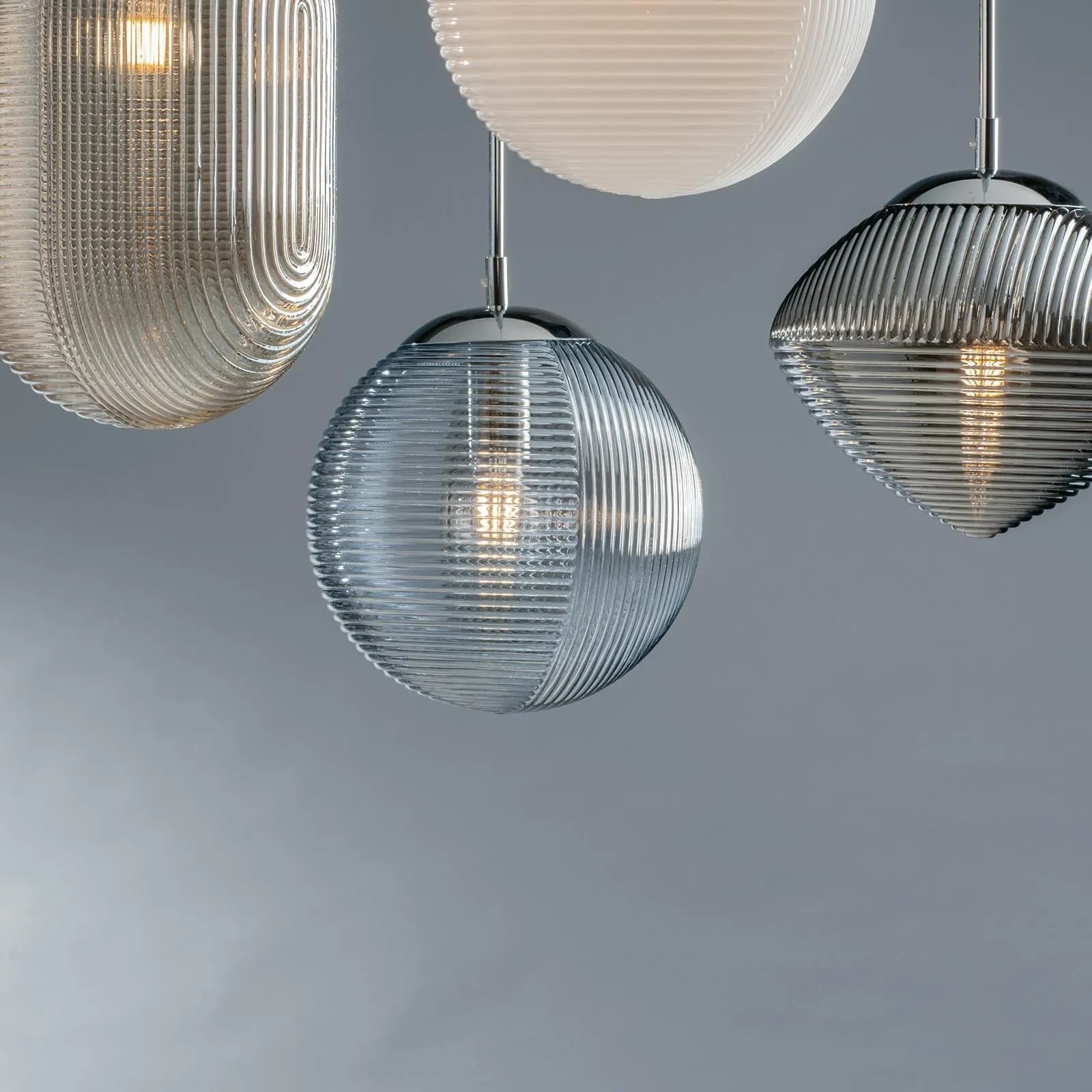 Set quattro lampade a sospensione da interno in vetro con linee meridiane