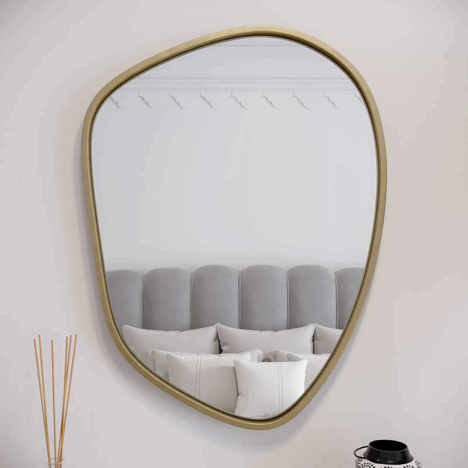 Specchio da parete 60x80 cm con cornice in metallo oro - Thames