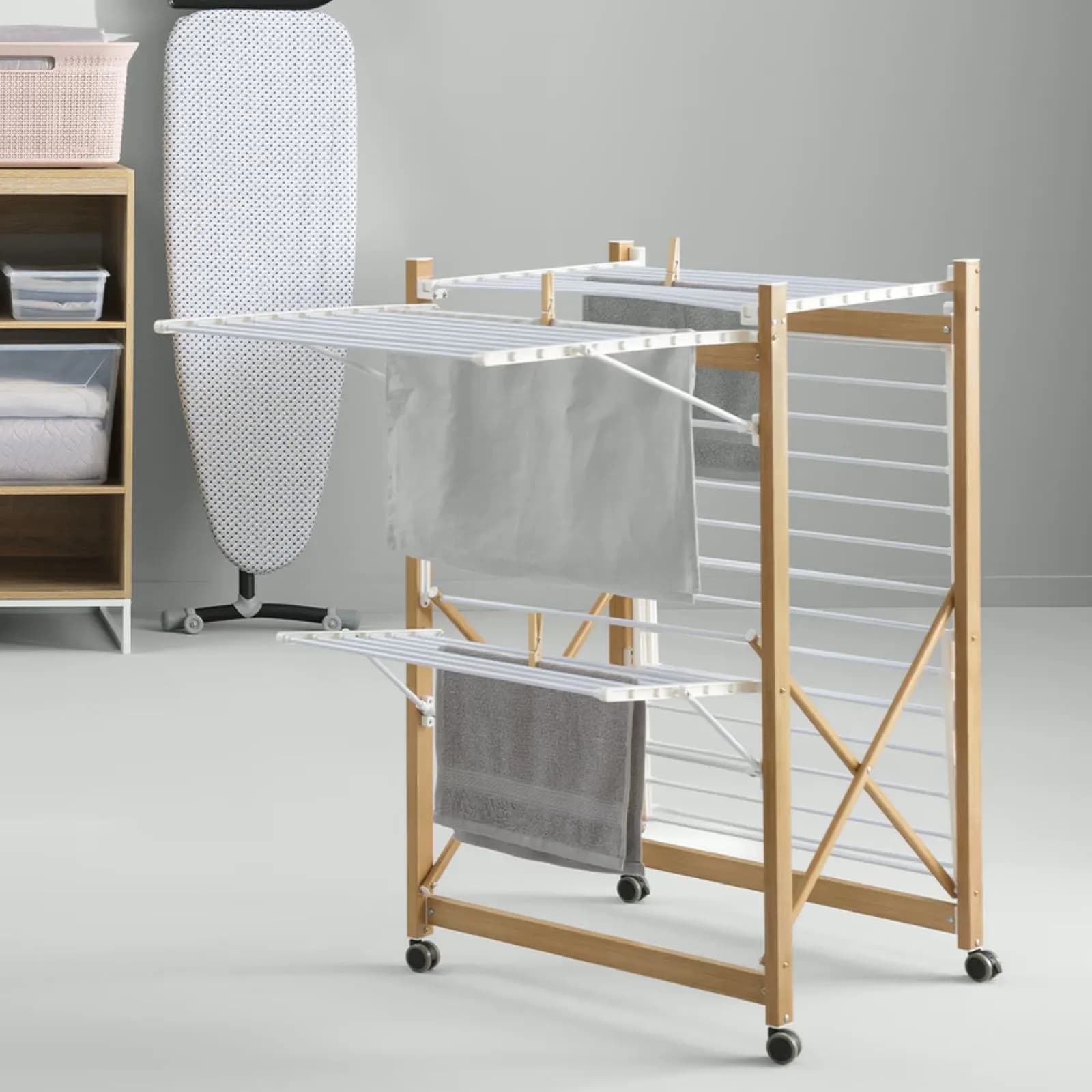 Stendibiancheria 117x103h cm richiudibile in acciaio effetto legno e bianco con ruote
