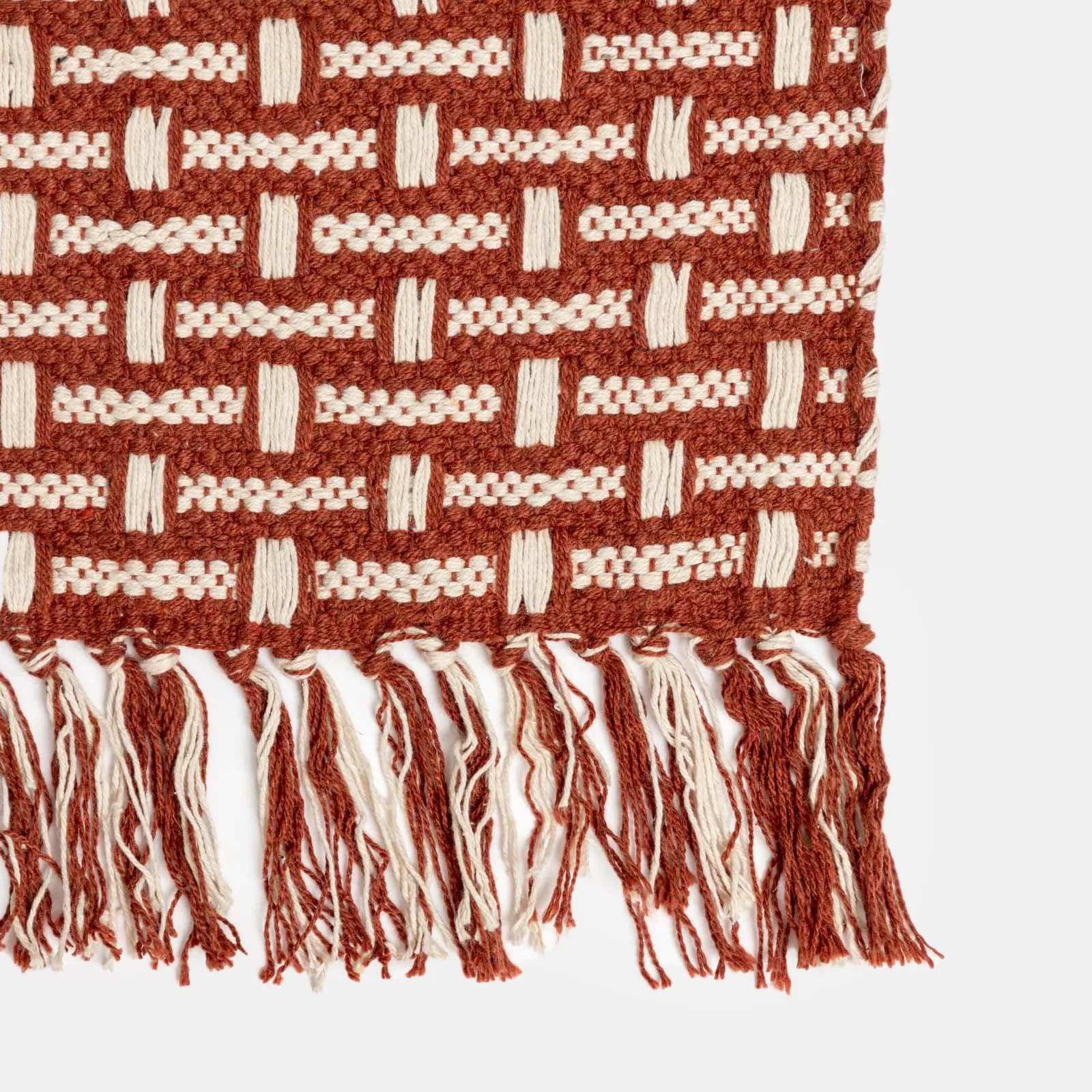 Tappeto 120x180 cm in cotone terracotta e bianco con frange e intreccio