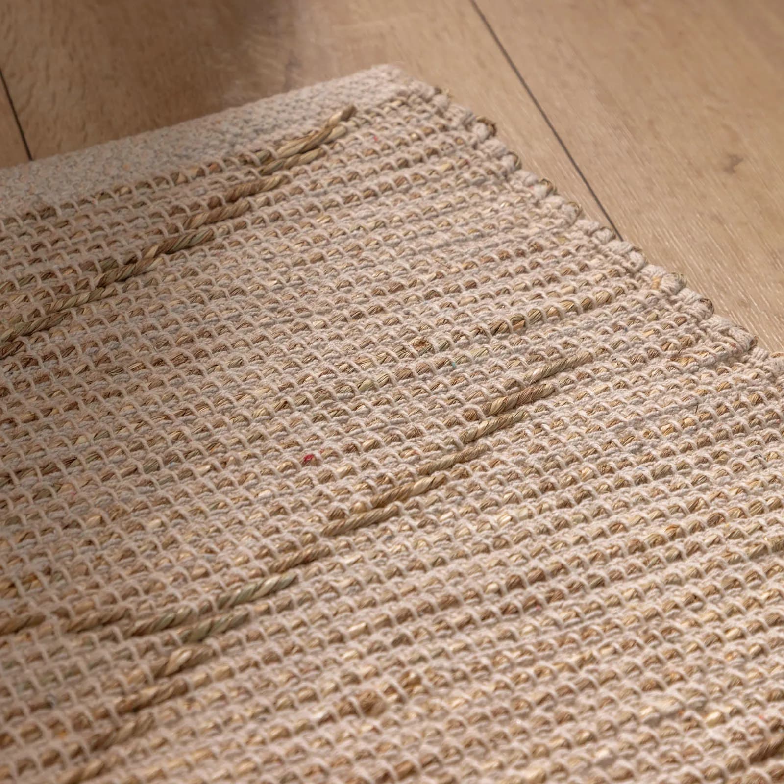 Tappeto 170x120 cm con disegni geometrici in erba marina e cotone naturale