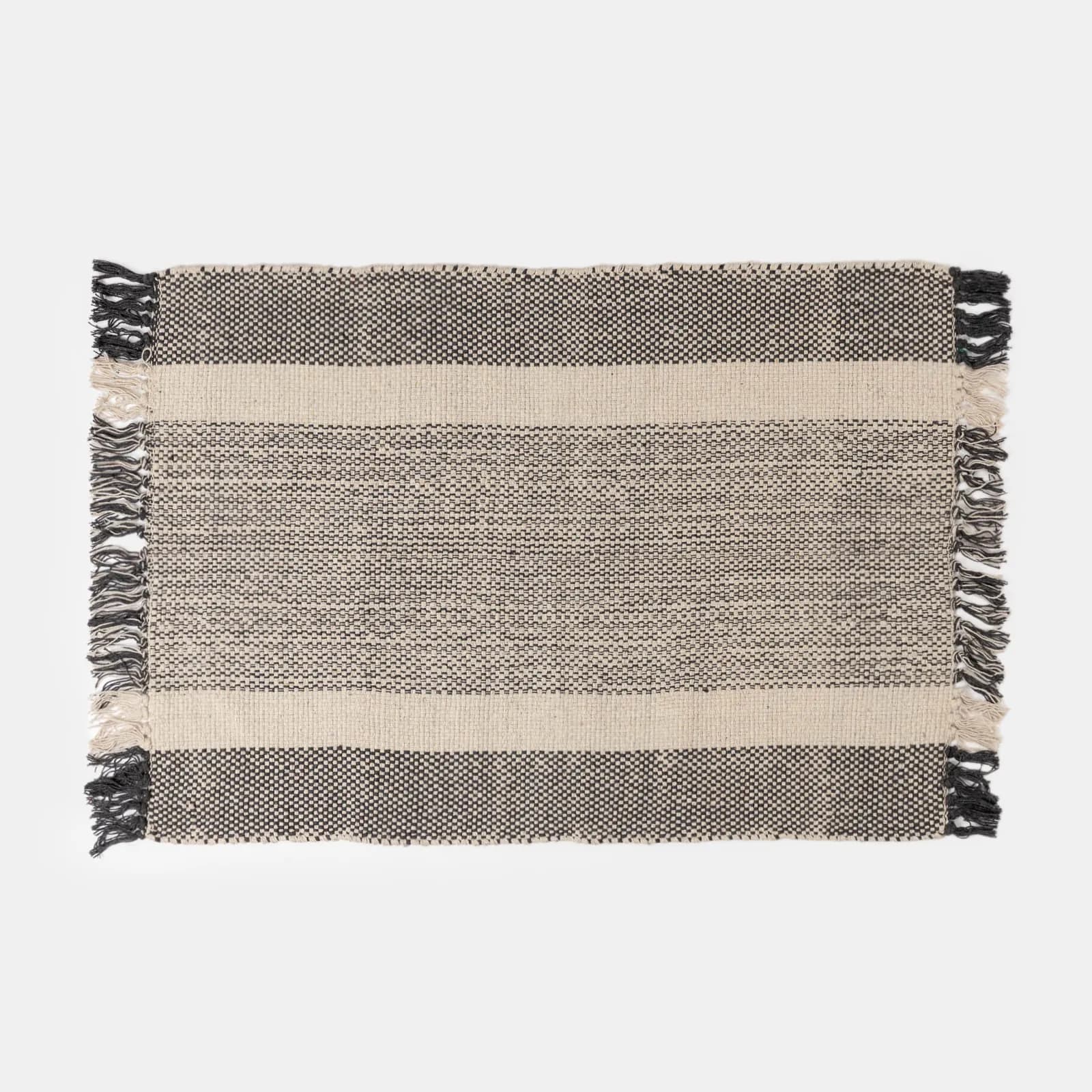 Tappeto 60x90 cm in cotone melange naturale e nero con frange