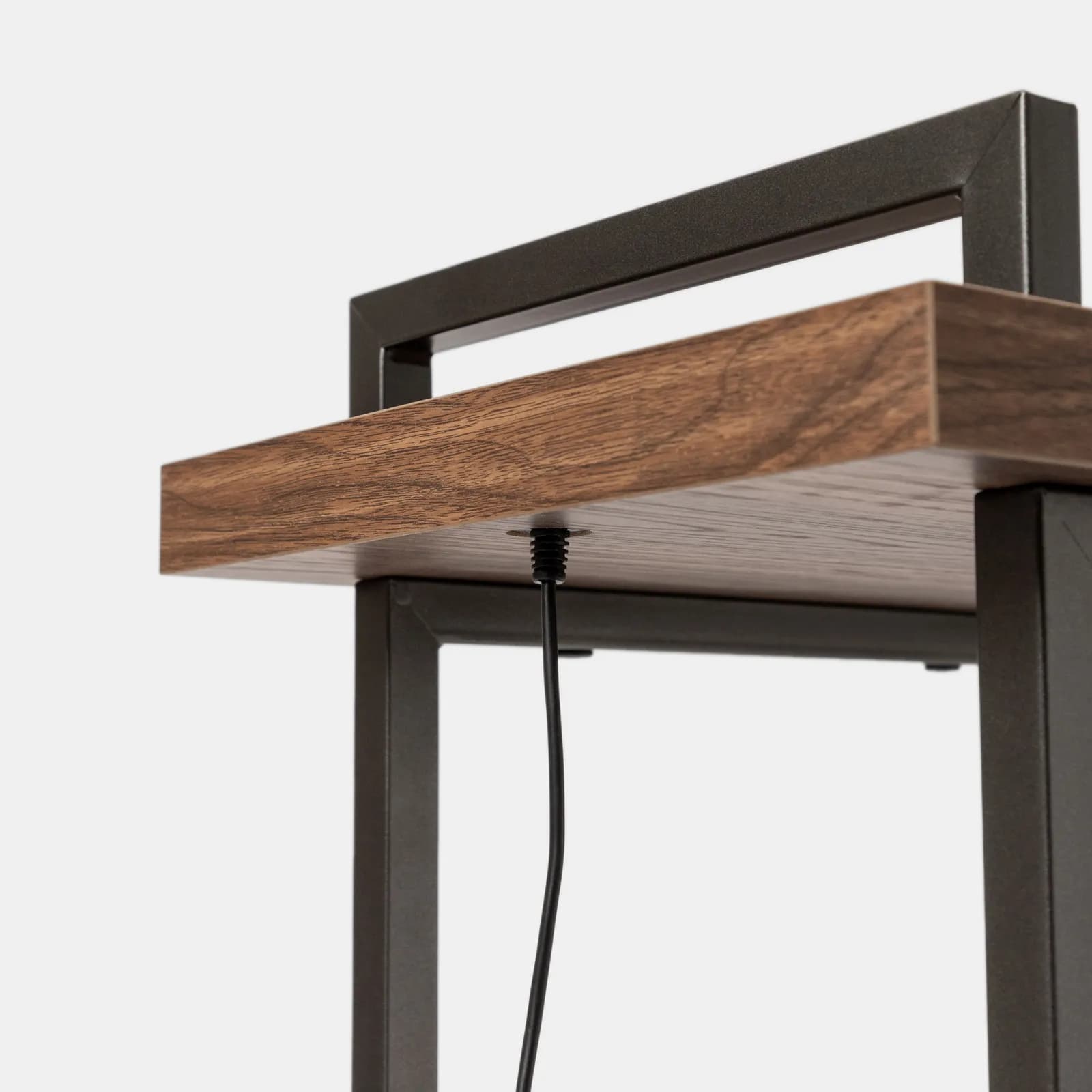 Tavolino 29x48 cm con porta USB in legno noce - Belvedere