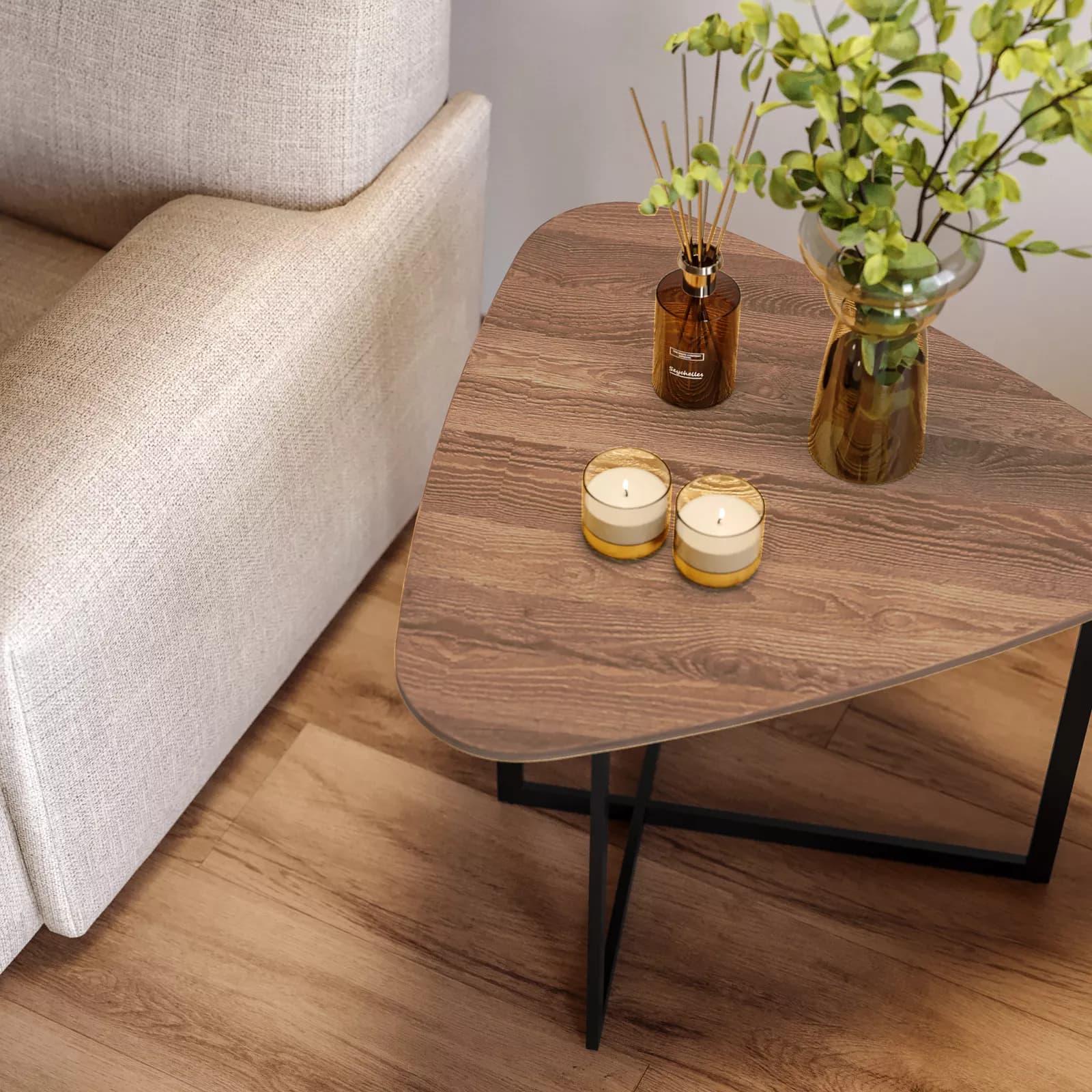 Tavolino triangolare 60x48h cm top in legno color castagno e gambe nere - Pebble