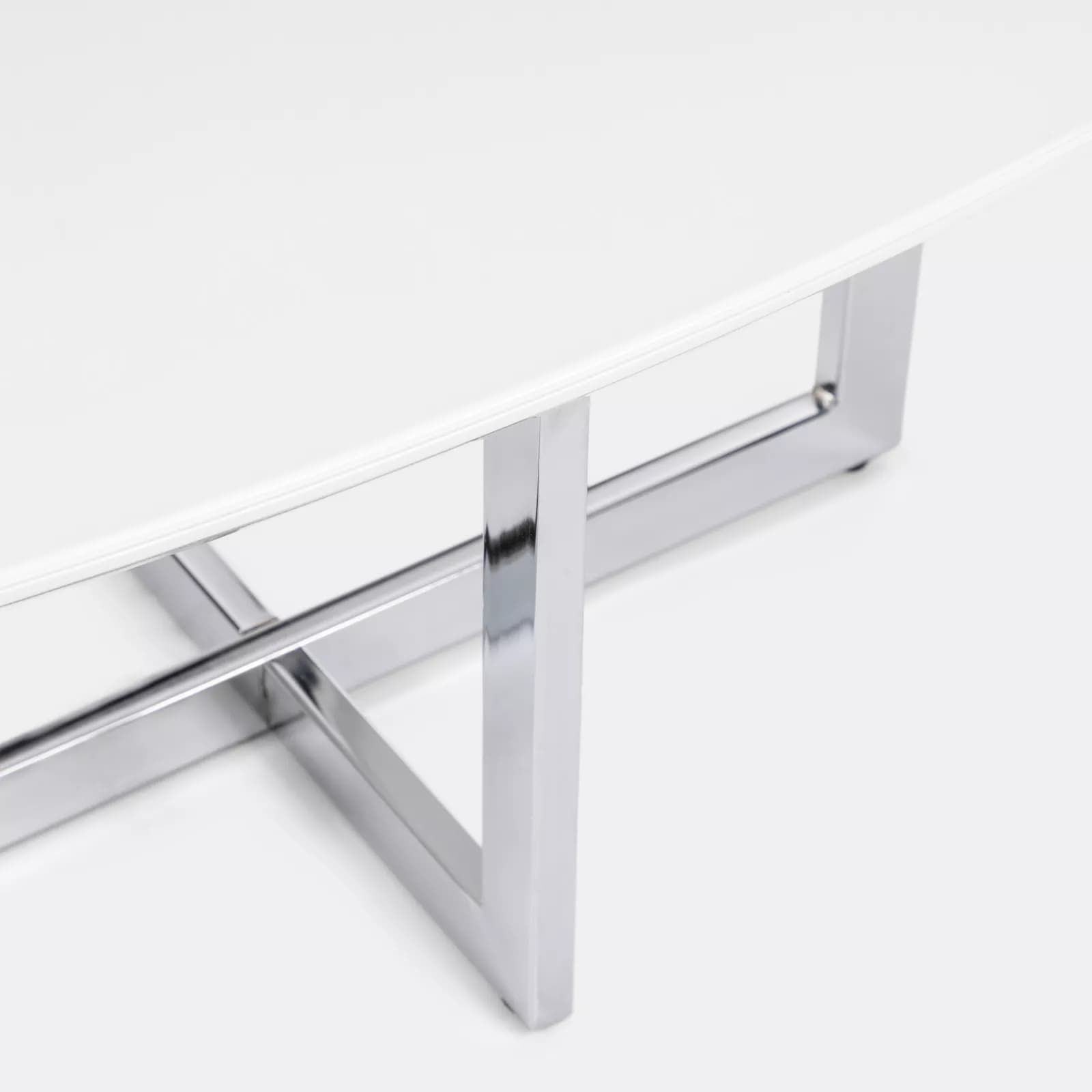 Tavolino 80x60x40 h cm piano in vetro bianco e gambe in metallo cromo - Doveli