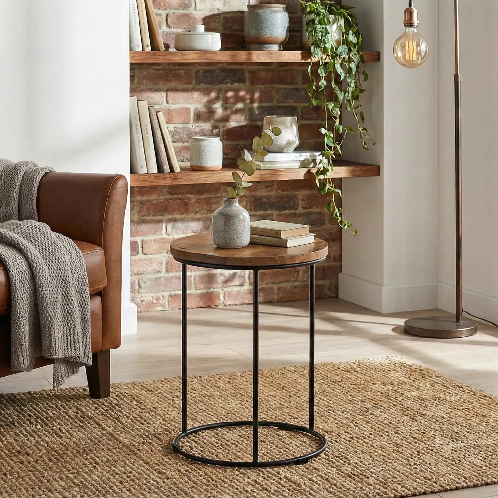 Tavolino rotondo 30x42h cm con top in legno di mango e struttura in metallo nero - Iquique