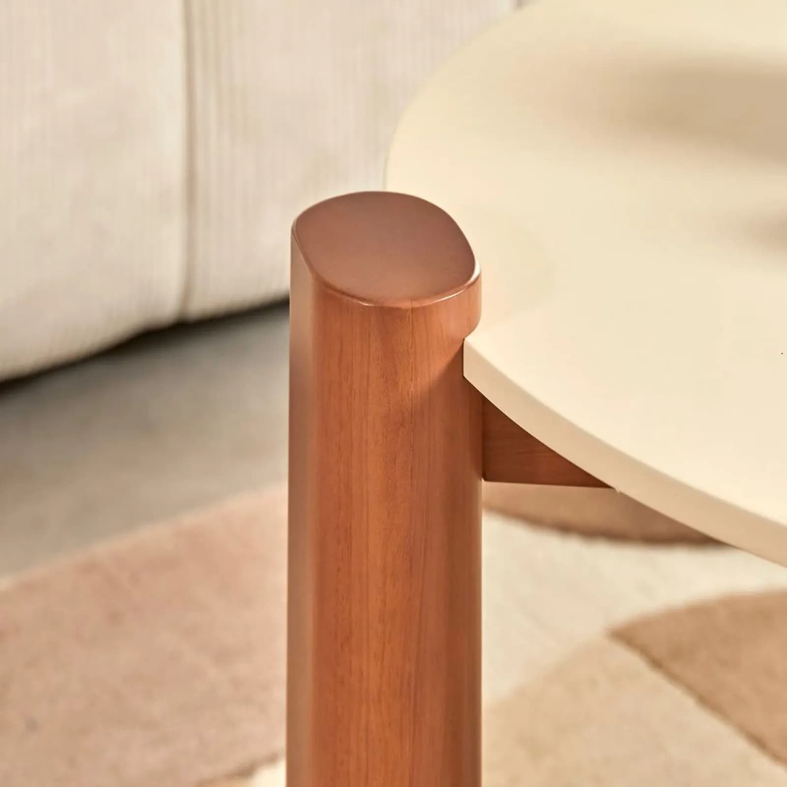 Tavolino rotondo 86 cm in legno impiallacciato effetto noce e top beige - Hollie