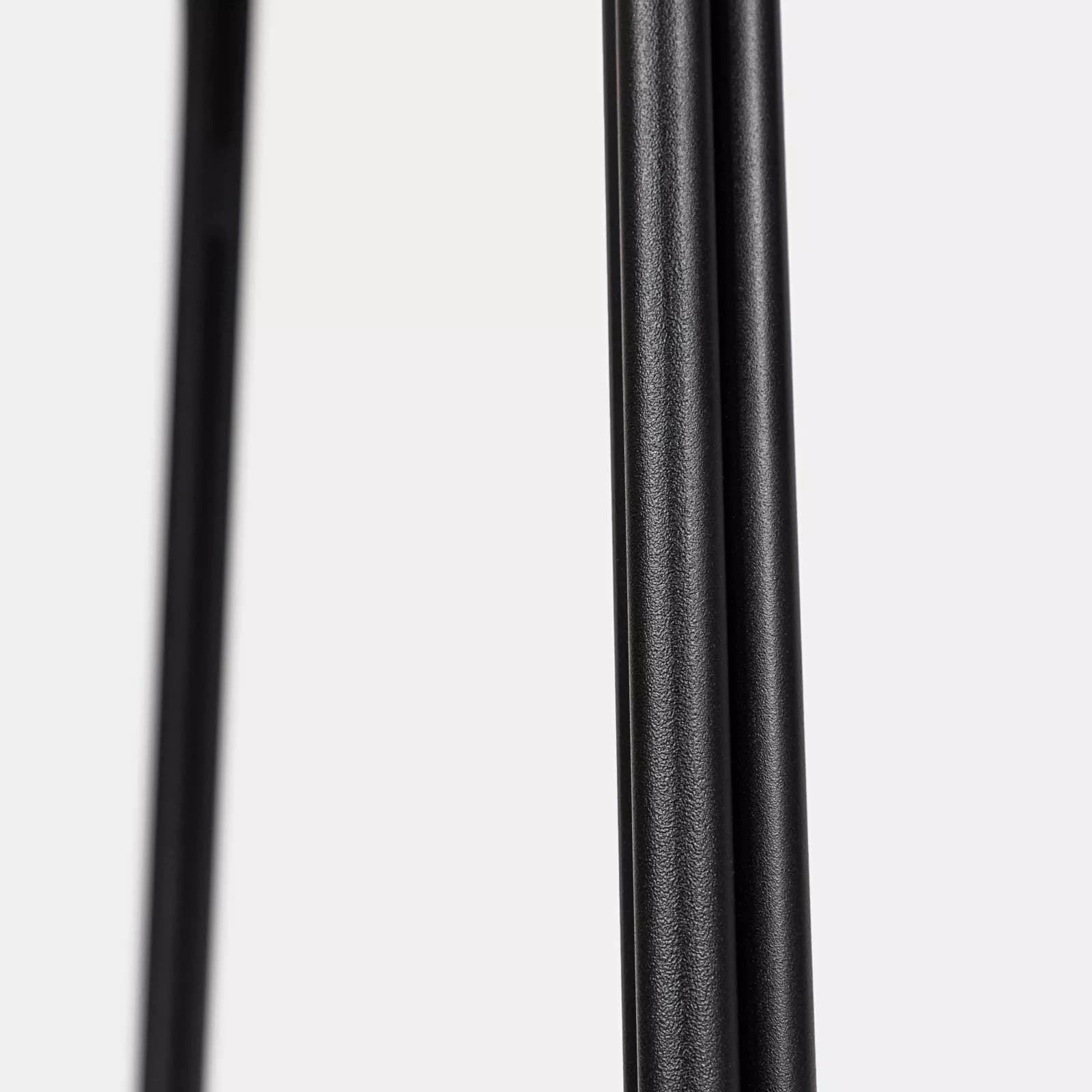 Tavolo da pranzo rotondo 120 cm effetto rovere e gambe in metallo nero - Trico