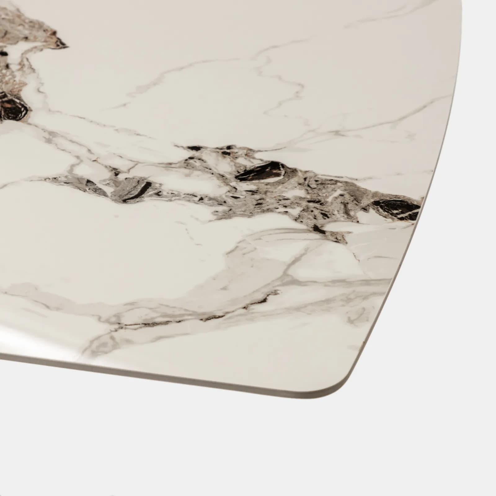 Tavolo 160x90 cm con piano effetto marmo perlato e gambe rame opaco - Remarq