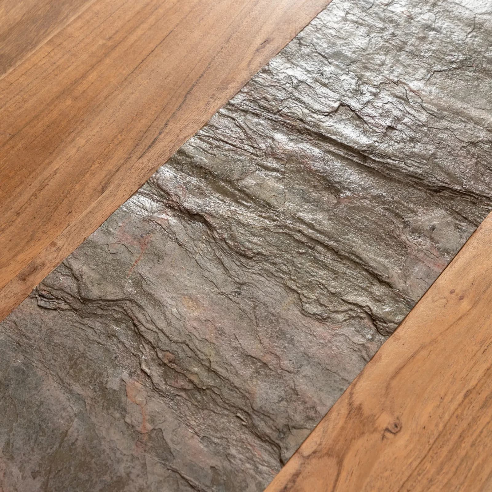 Tavolo da pranzo 220x100 top in legno di acacia 50mm con dettaglio effetto pietra e gambe in metallo nero - Mhalt