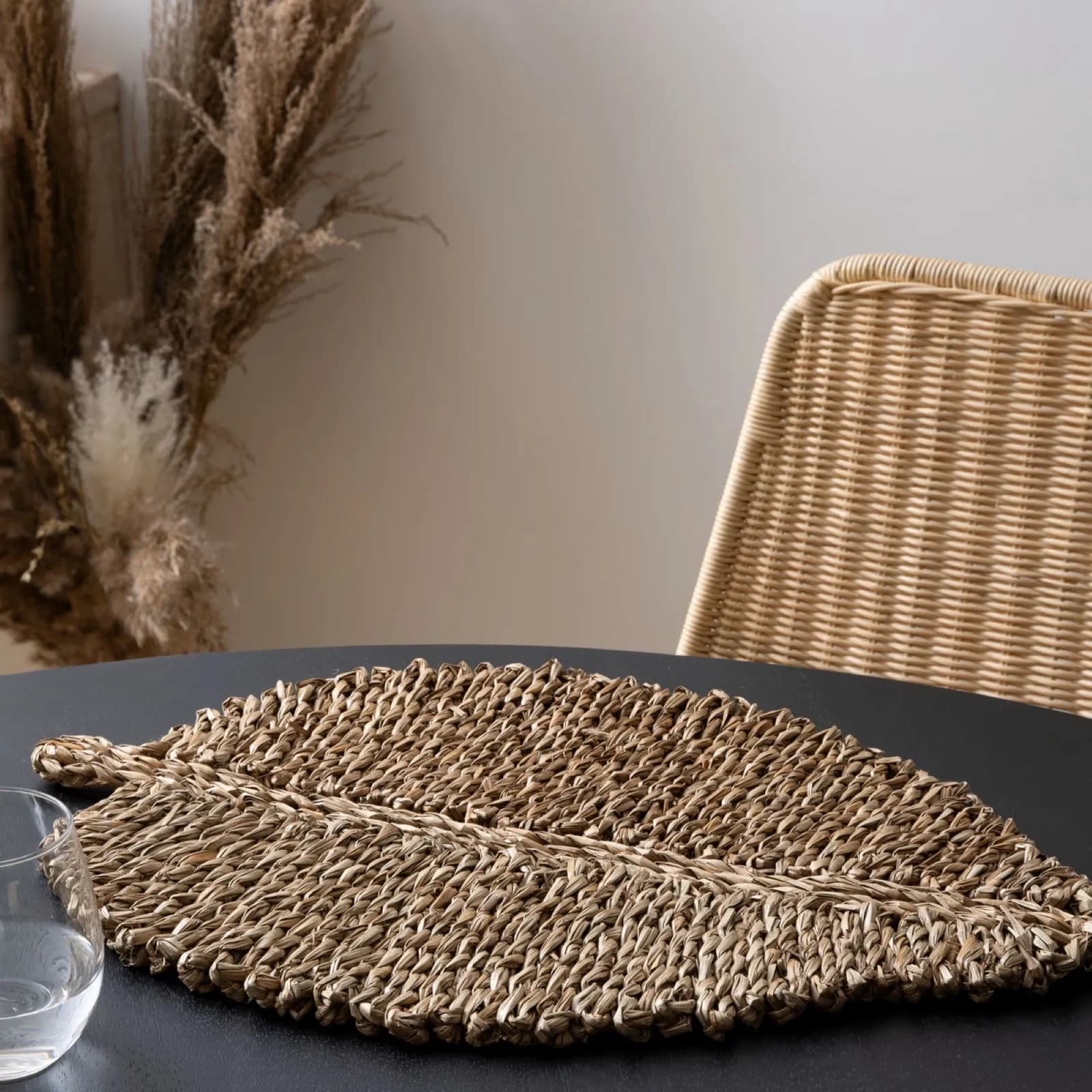 Tovaglietta 48x33 cm intrecciata naturale a forma di foglia