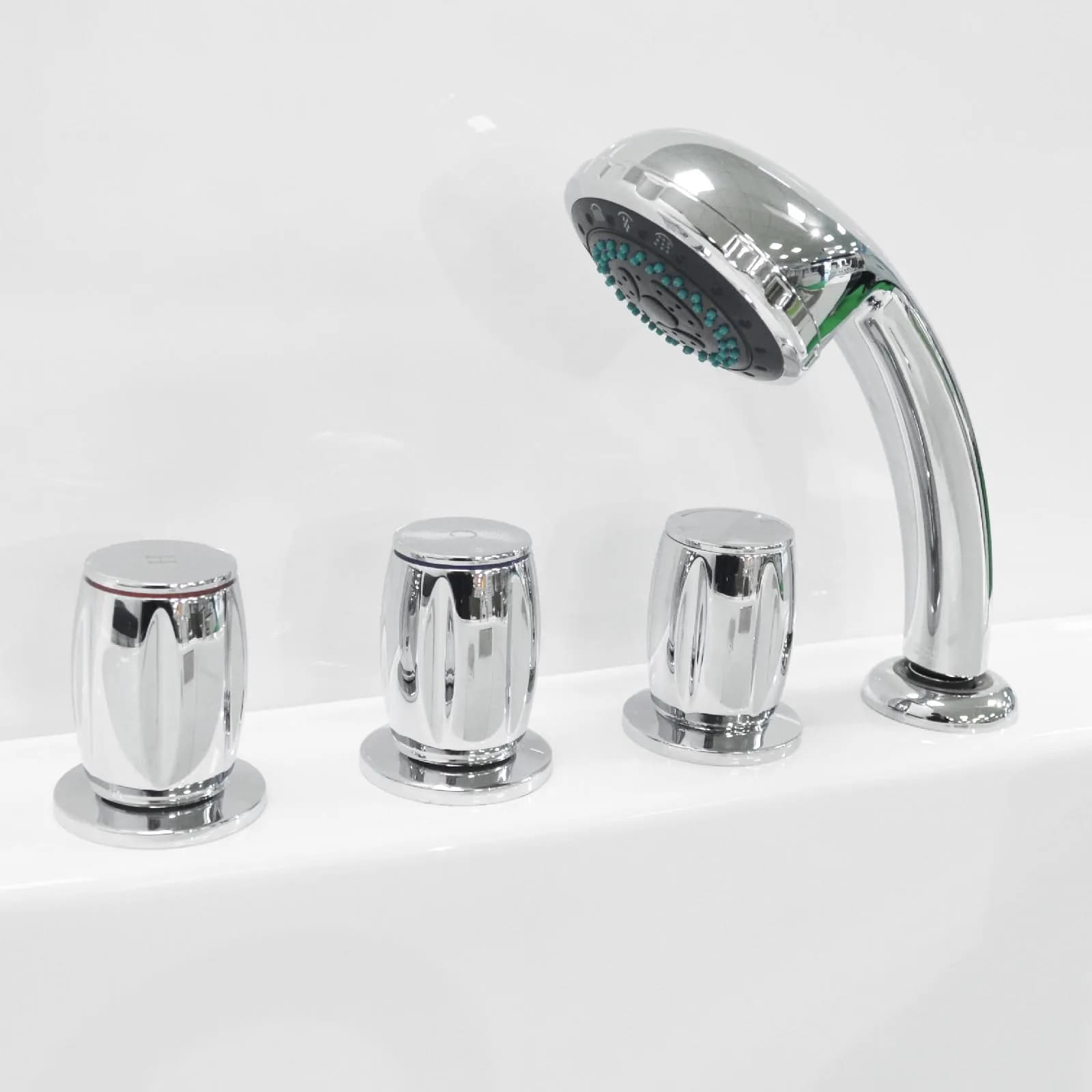 Vasca da bagno per anziani installazione a centro parete - Comfort