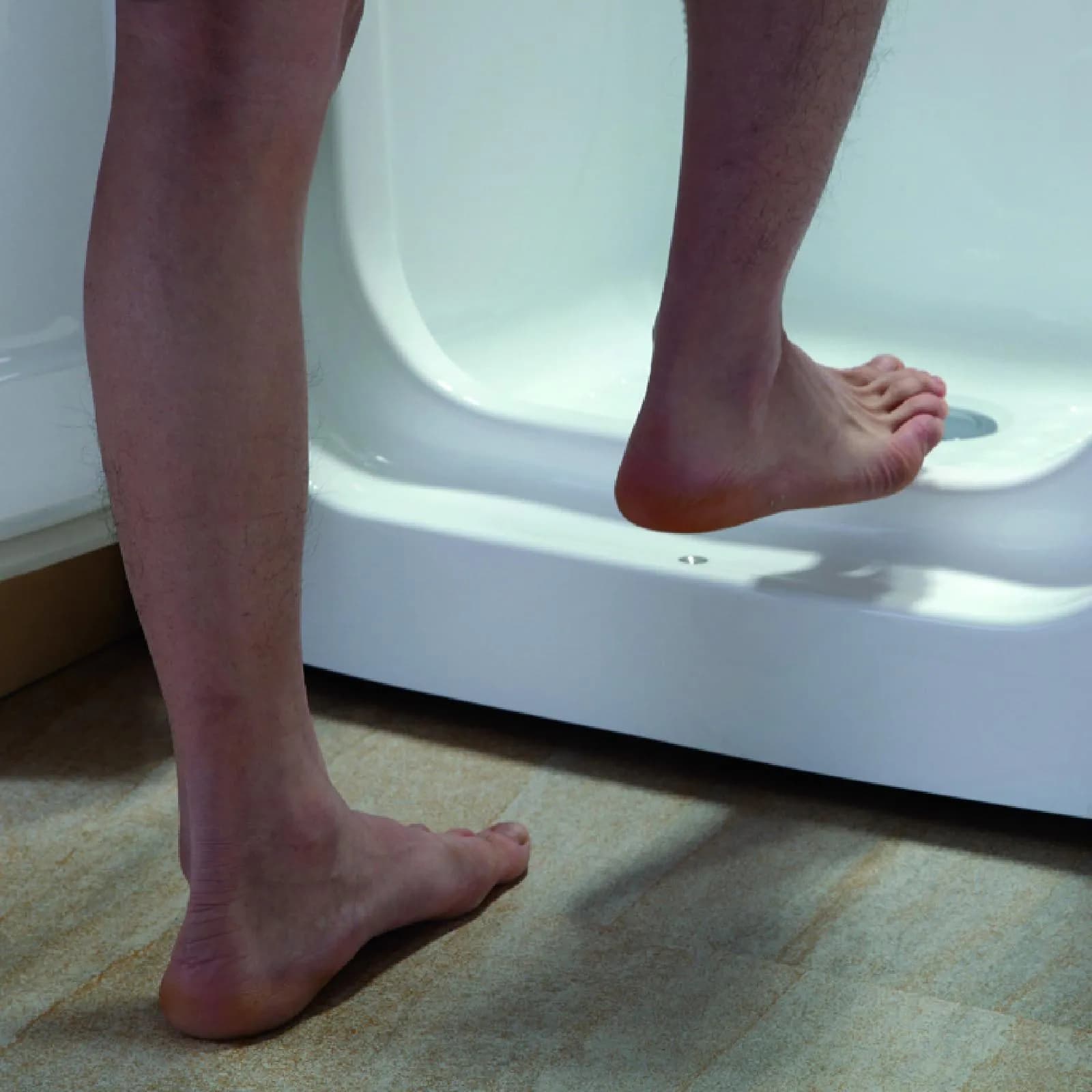 Vasca da bagno per anziani installazione a centro parete - Comfort
