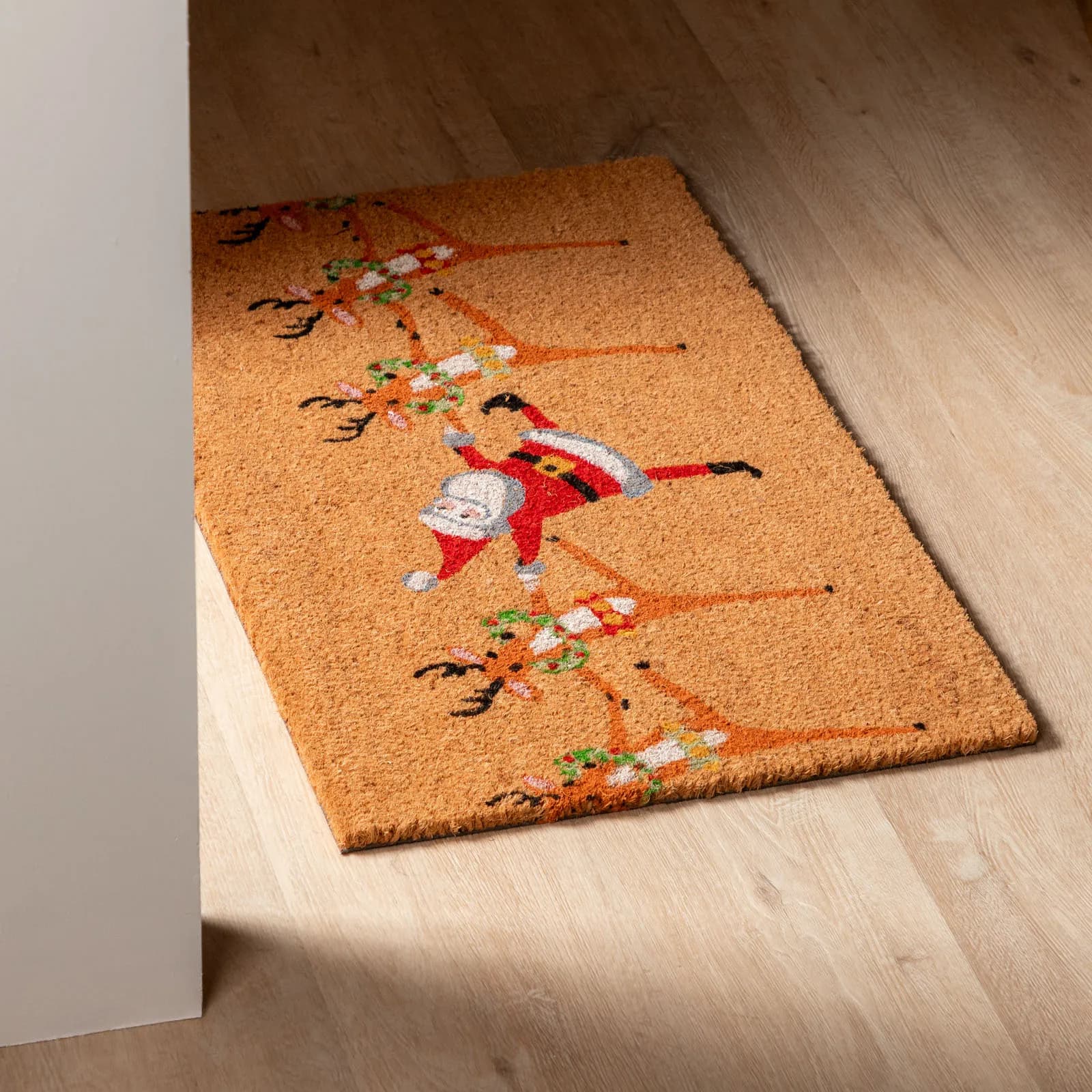 Zerbino natalizio 45x75 cm in coir con disegno Babbo Natale e renne